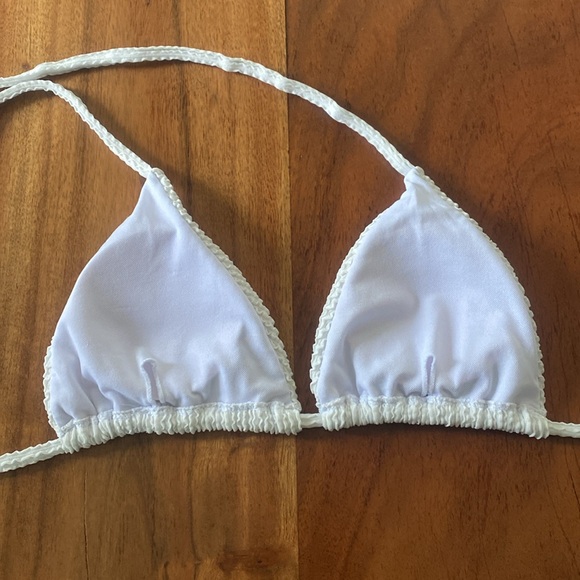 Brand new!! Textured triangle bikini top - Picture 2 of 2